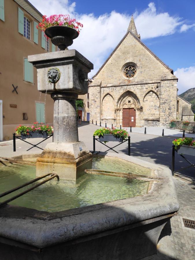 Gite La Taniere Des Alpes Bayons Exterior foto